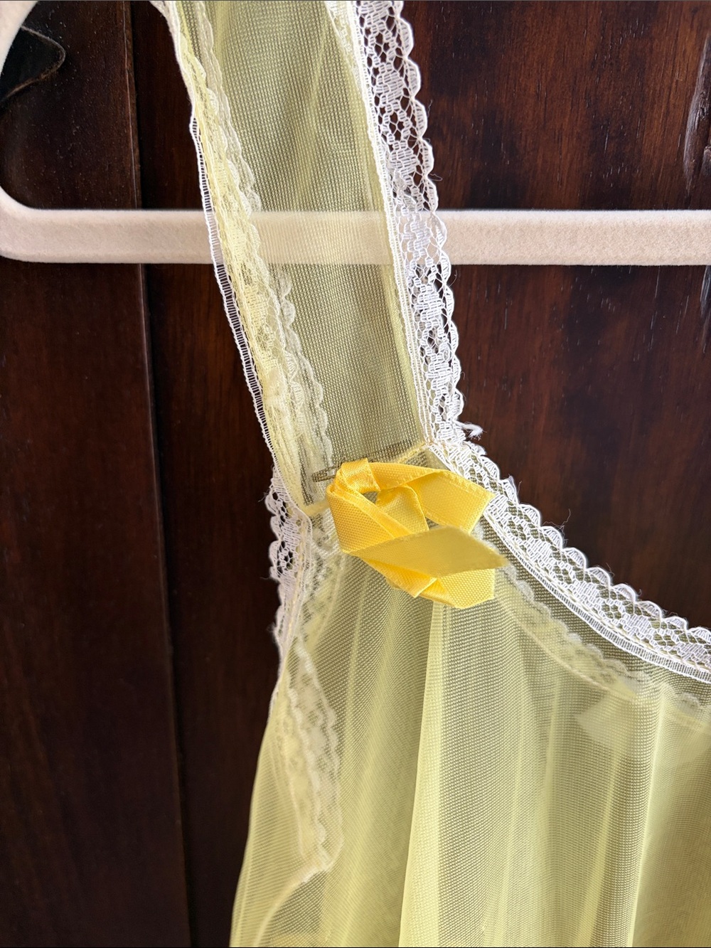 Sweet Vintage 1960s Women's Yellow Sheer Nylon & Lace Baby Doll Nightie Lingerie - Picture 3 of 13